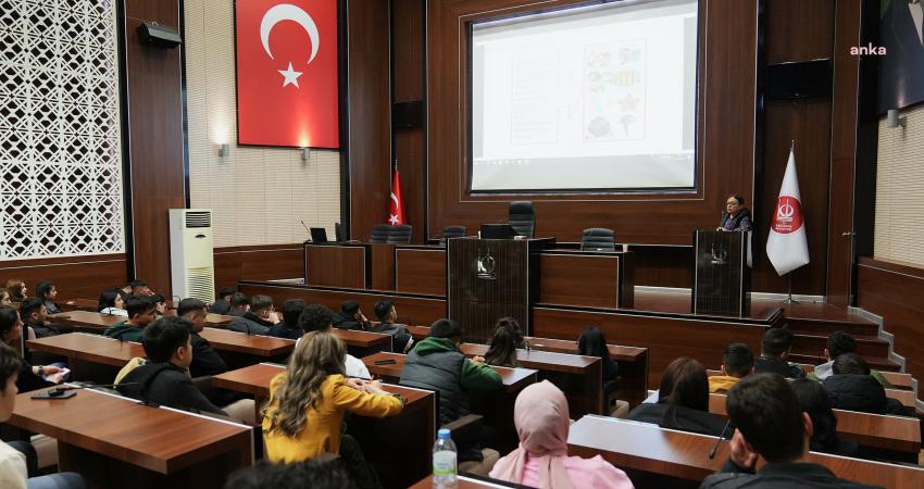 Keçiören Belediyesi’nden stajyer öğrencilere “Sağlıklı Beslenme ve Obezite” eğitimi Keçiören Belediyesi, stajyer öğrencilere yönelik “Sağlıklı Beslenme ve Obezite” konulu