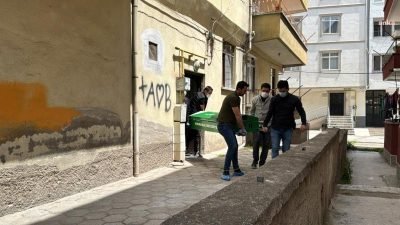 Kırıkkale’nin Çalılıöz Mahallesi’nde bir apartman dairesinde buzdolabı ve derin dondurucuda