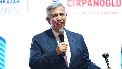 Ankara Büyükşehir Belediye Başkanı Mansur Yavaş, gençleri, 19 Mayıs Atatürk'ü