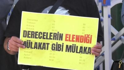 “Mülakat mağduru" öğretmen adaylarının Milli Eğitim Bakanlığı (MEB) önündeki eylemi sürüyor.