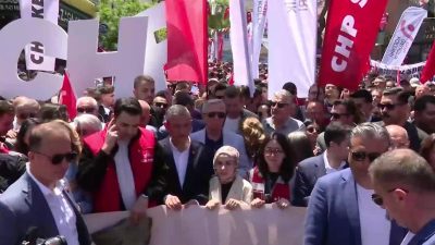 CHP Genel Başkanı Özgür Özel, partisinin Gençlik Kollarının 19 Mayıs