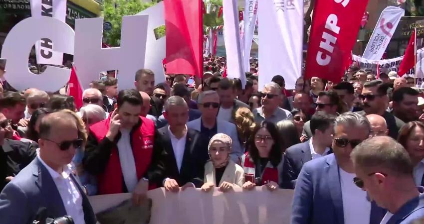 CHP Genel Başkanı Özgür Özel, partisinin Gençlik Kollarının 19 Mayıs