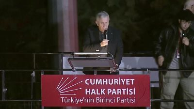 Ankara Büyükşehir Belediye Başkanı Mansur Yavaş, CHP Genel Merkezi önünde