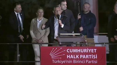 CHP Genel Başkanı Özgür Özel, CHP Genel Merkezi önünde yaptığı