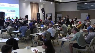 Salomon Çeşme Maratonu, yarın start alacak. Maratonun tanıtım toplantısında konuşan