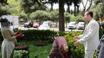Silivri Belediye Başkanı Bora Balcıoğlu, Park ve Bahçeler Müdürlüğü ekiplerini