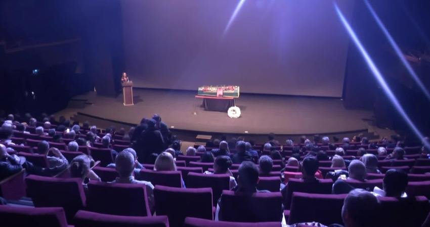 Türk sinemasının ünlü ismi Ali Özgentürk için Beyoğlu Atlas Sineması’nda