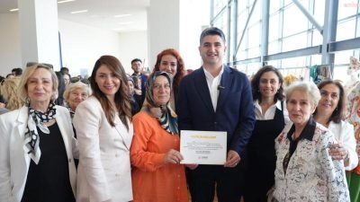 Ataşehir Belediyesi’ne bağlı Ataevleri’nde düzenlenen hobi kurslarına katılan kadınların el