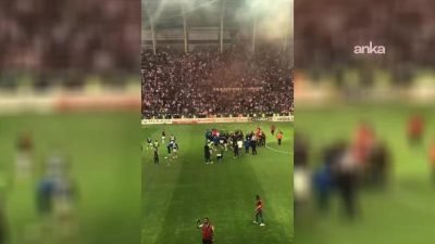 Elazığspor-Vanspor arasında oynanan TFF 2. Lig play-off yarı final mücadelesi