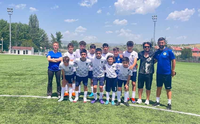 Mamak Belediyesi U-13 Takımı, aldığı farklı galibiyetle ligdeki iddiasını güçlendirirken,