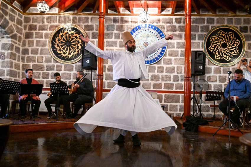 Altındağ’da tasavvuf musikisi gecesi yaşandı. Türk Tasavvuf Mûsikisini ve Folklörünü