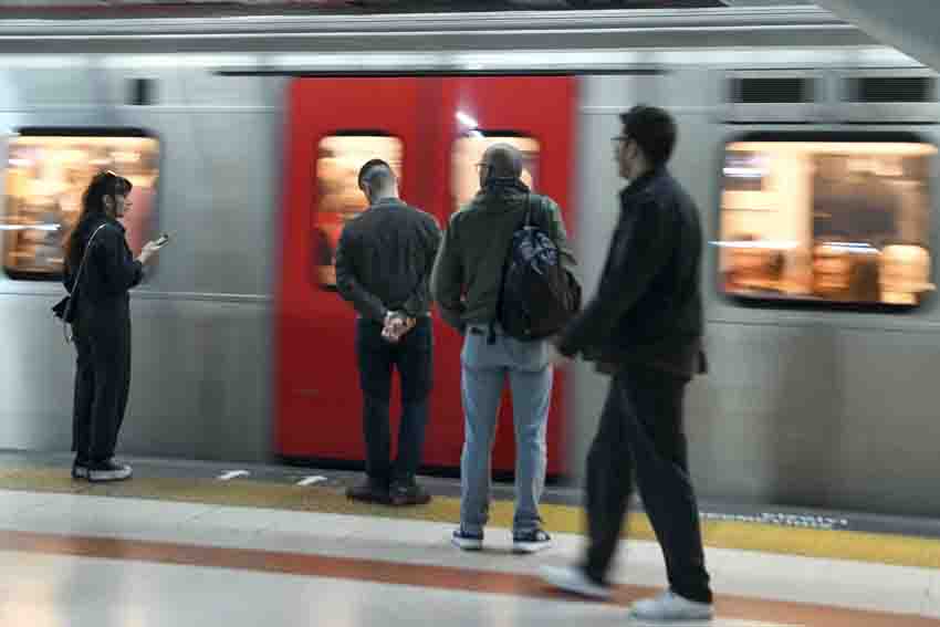 Ankara’da metro–otobüs ring hatlarında ücretsiz aktarma dönemi başlıyor Ankara Büyükşehir Belediyesi (ABB), kent merkezindeki trafik yoğunluğunu azaltmak ve