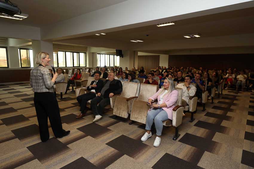 Yenimahalle Belediyesi, personelinin kendini geliştirmesine olanak sağlayan hizmet içi eğitim programlarına