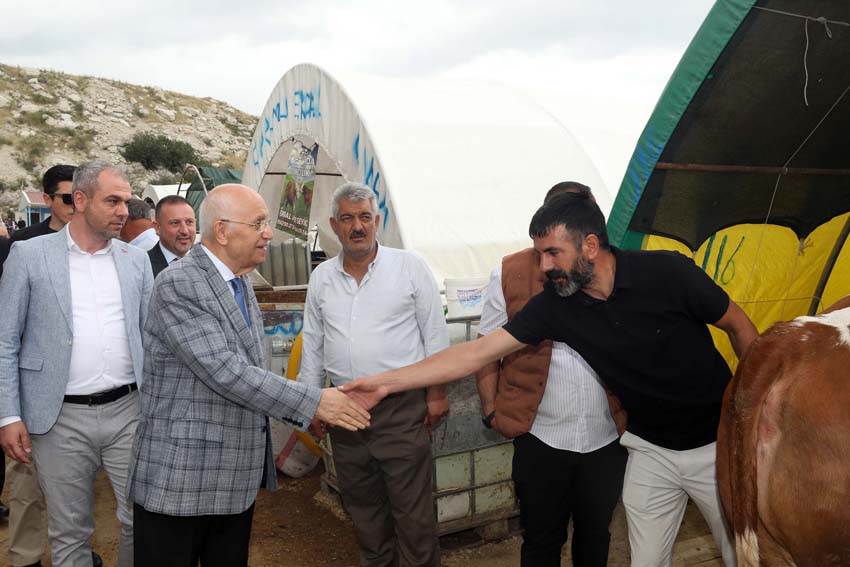 Yenimahalle Belediye Başkanı Fethi Yaşar, Başkan Yardımcısı Ferudun Güngör ile