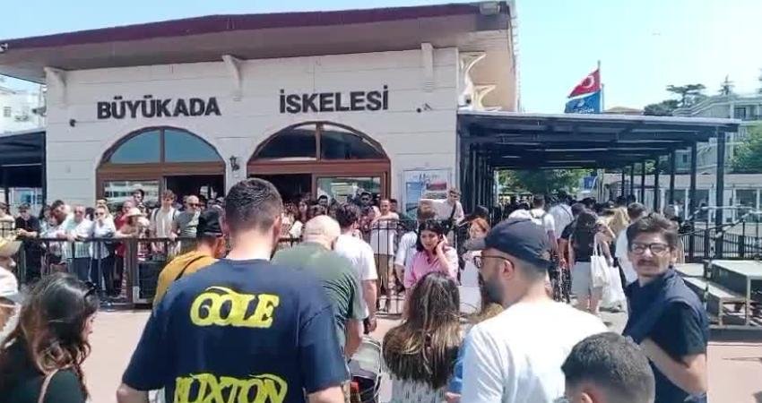 Kurban Bayramı'nın üçüncü gününde sıcak havayı fırsat bilenler, ulaşımın da