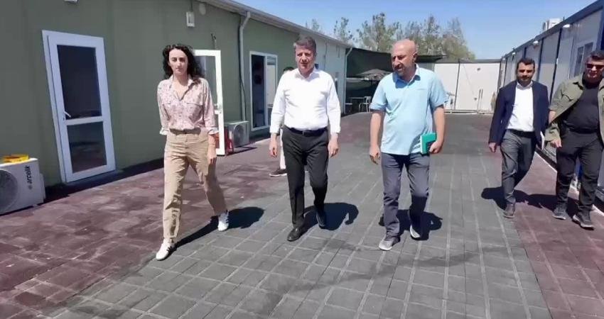 Adıyaman Belediye Başkanı Abdurrahman Tutdere, 6 Şubat depremlerinin ardından ailelere