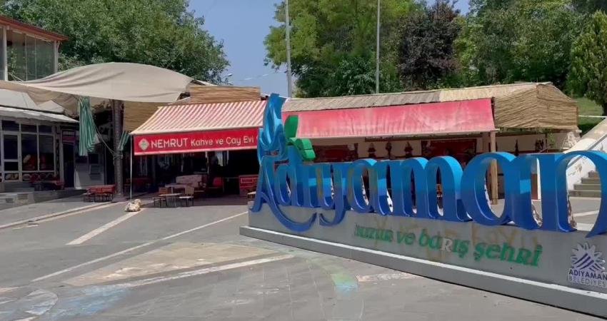6 Şubat depremlerinde ağır hasar alan Adıyaman Kalesi’nin eteklerindeki Sanat