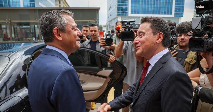 DEVA Partisi Genel Başkanı Ali Babacan, CHP Genel Başkanı Özgür