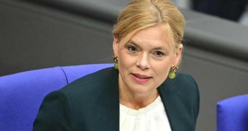 Almanya Federal Meclis Başkan Yardımcısı Julia Klöckner, ülkede ilk kez