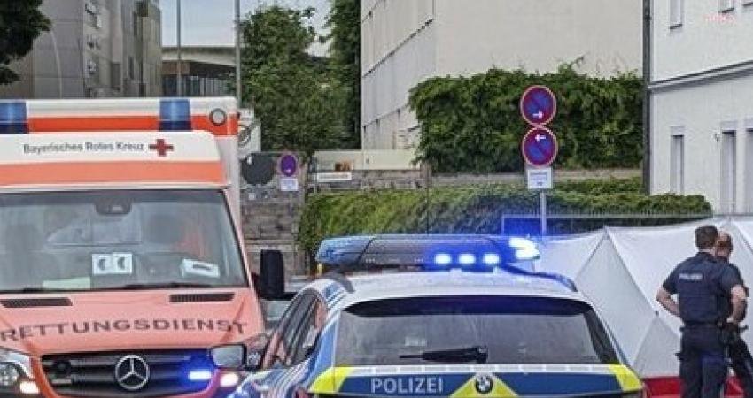 Almanya’nın güneyindeki Passau kentinde bir aracın, kaldırımda bulunan yayalara çarpması