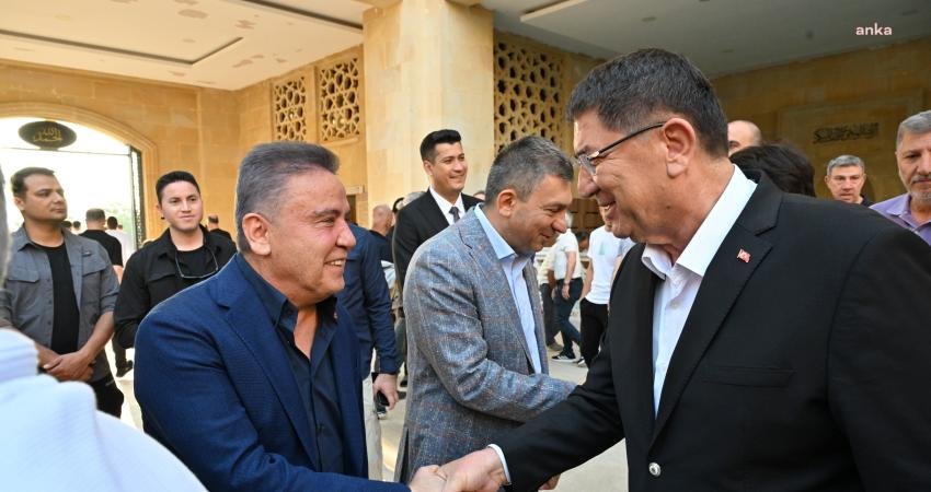 Antalya Büyükşehir Belediye Başkanı Muhittin Böcek, bayram namazını Akdeniz Üniversitesi