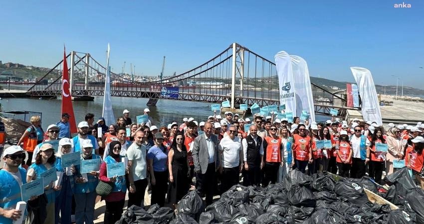 Bandırma Belediyesi, Marmara Denizi Günü kapsamında gerçekleştirilen temizlik ve farkındalık