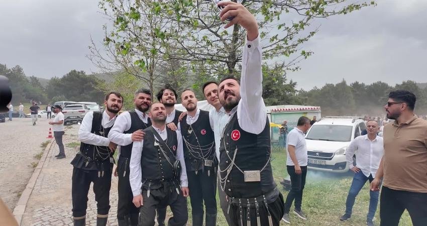 Bornova Belediye Başkanı Ömer Eşki, Spil Dağı’nda düzenlenen Karadenizliler Yayla