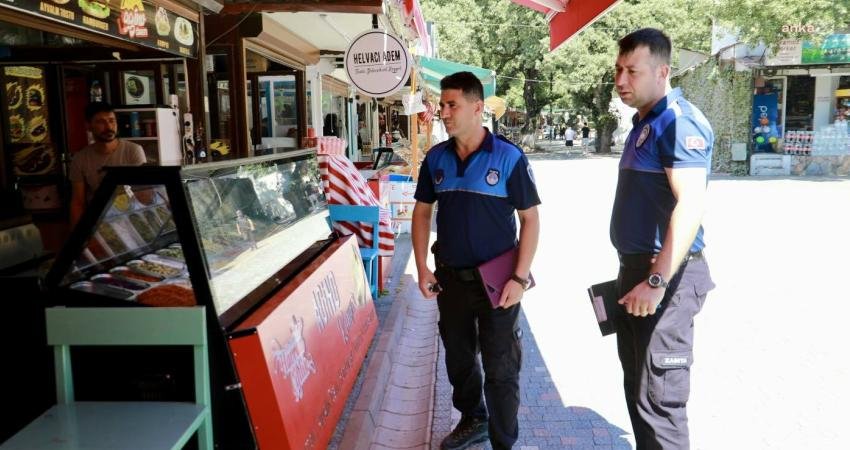 Burhaniye Belediyesi Zabıta Müdürlüğü ekipleri, ilçe genelinde faaliyet gösteren ticari
