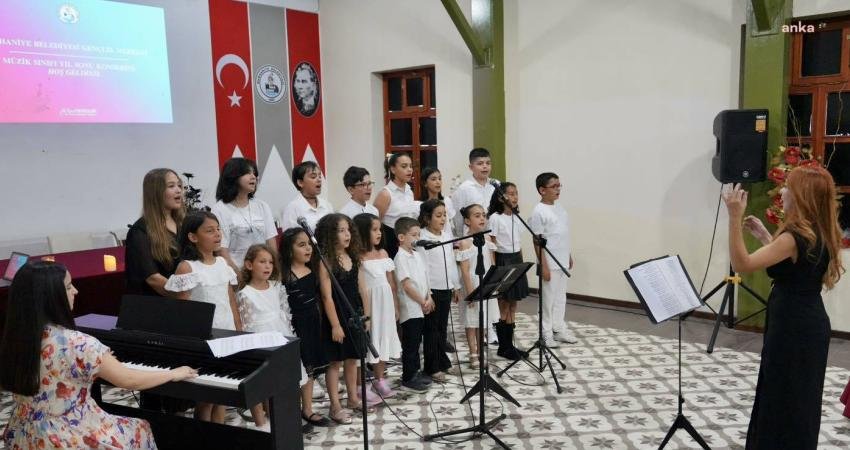 Burhaniye Belediyesi Gençlik Merkezi müzik sınıfı öğrencileri, yıl boyunca aldıkları
