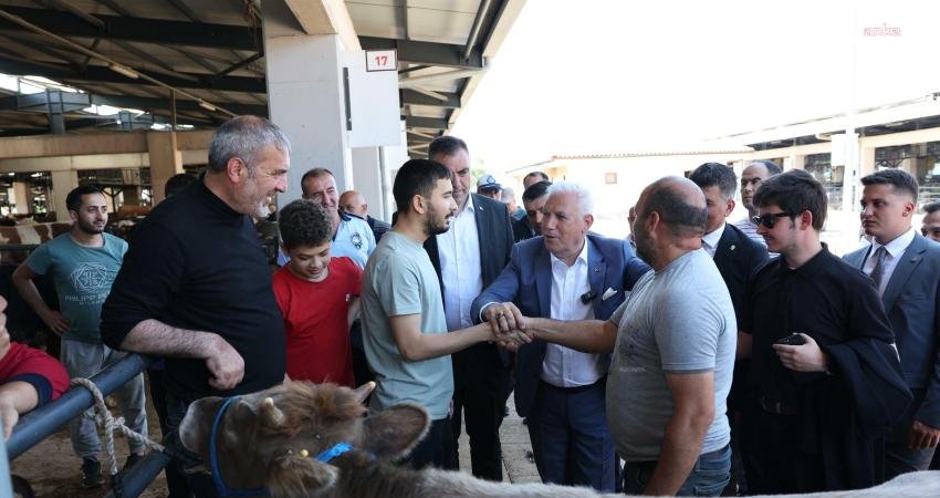 Bursa Büyükşehir Belediye Başkanı Mustafa Bozbey, Osmangazi Belediyesi Kurban Pazarı’nı