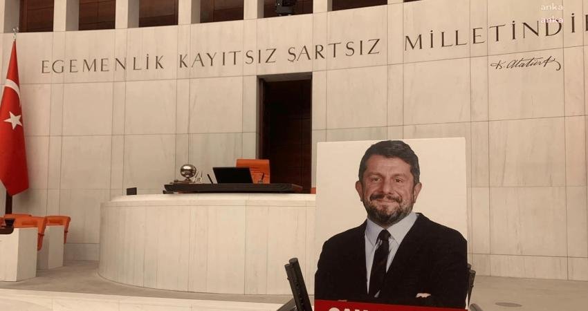 Marmara Cezaevi'nde tutuklu bulunan ve milletvekilliği düşürülen Can Atalay, Zafer