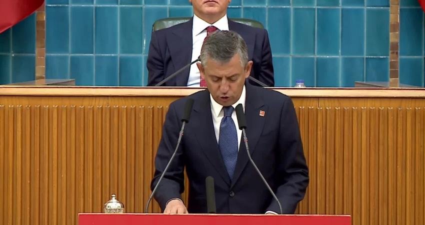 CHP Genel Başkanı Özgür Özel, partisinin grup toplantısında, İBB’ye ait