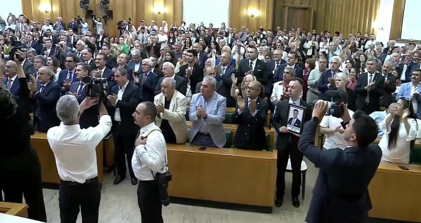 CHP Genel Başkanı Özgür Özel, TBMM Başkanlığı'na sunulan kanun teklifiyle