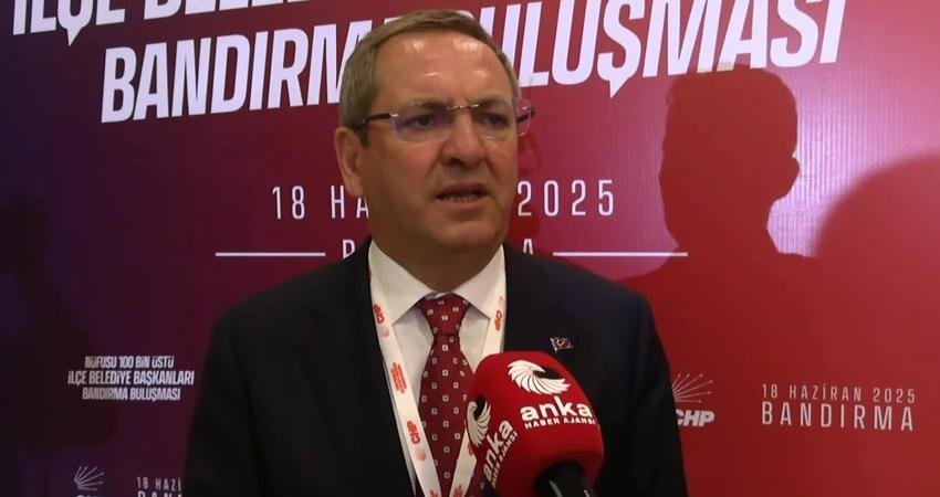 CHP'nin İlçe Belediyeler Toplantısı'na katılan Ayvalık Belediye Başkanı Mesut Ergin,