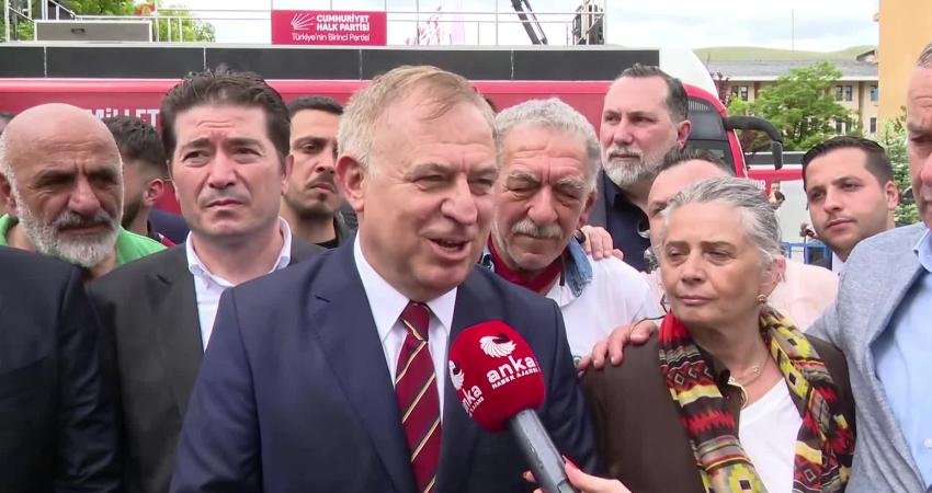 CHP Genel Başkan Yardımcısı Gökan Zeybek, partisinin Bayburt'ta düzenlediği "Millet İradesine Sahip