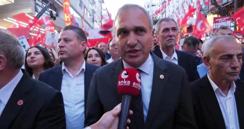 CHP Genel Başkan Yardımcısı Suat Özçağdaş, iktidara tepki göstererek, ''Buradan