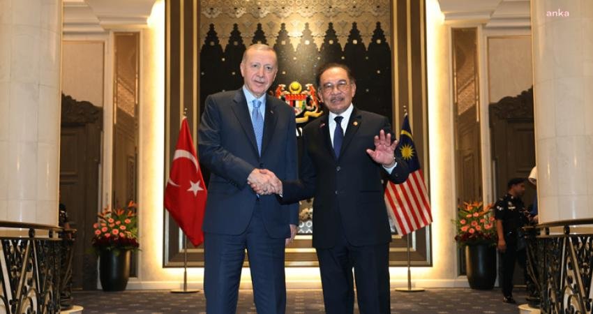 Cumhurbaşkanı Recep Tayyip Erdoğan, Malezya Başbakanı Enver İbrahim ile telefonda