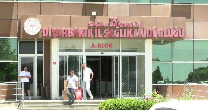 Aile sağlığı merkezi çalışanları, maaş kesintisi uygulamasını Diyarbakır İl Sağlık