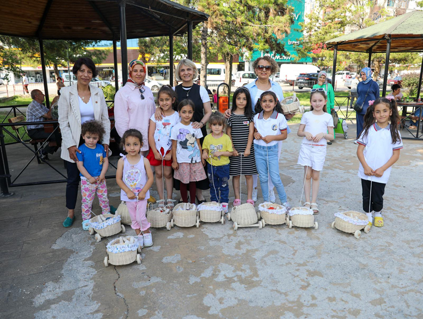 Etimesgut Belediyesi Başkan Yardımcısı Ebru Keyvan’ın mahalle ziyareti Etimesgut Belediyesi Başkan Yardımcısı Ebru Keyvan, Piyade Mahallesi’nde sıcak ve