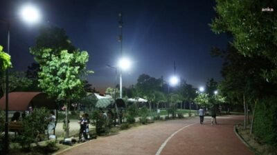 Eyüpsultan Belediyesi’nin yenilediği Özgecan Aslan Parkı, modern aydınlatma sistemiyle gece