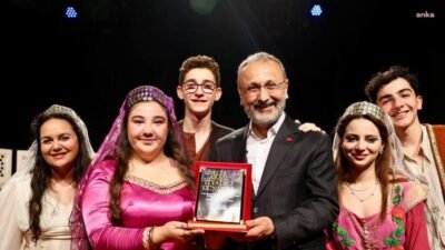 Eyüpsultan Belediyesi tarafından düzenlenen Liselerarası Tiyatro Günleri, “Yedi Kocalı Hürmüz”