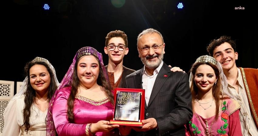 Eyüpsultan Belediyesi tarafından düzenlenen Liselerarası Tiyatro Günleri, “Yedi Kocalı Hürmüz”