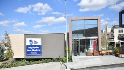 Ankara Büyükşehir Belediyesi (ABB) Genç Akademi Çayyolu, gençlere hem ders