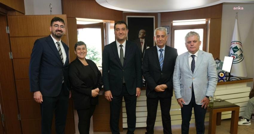 Giresun Belediyesi, geleneksel bayramlaşma törenini, Başkan Fuat Köse’nin makamında gerçekleştirdi. Bayramların sevgi