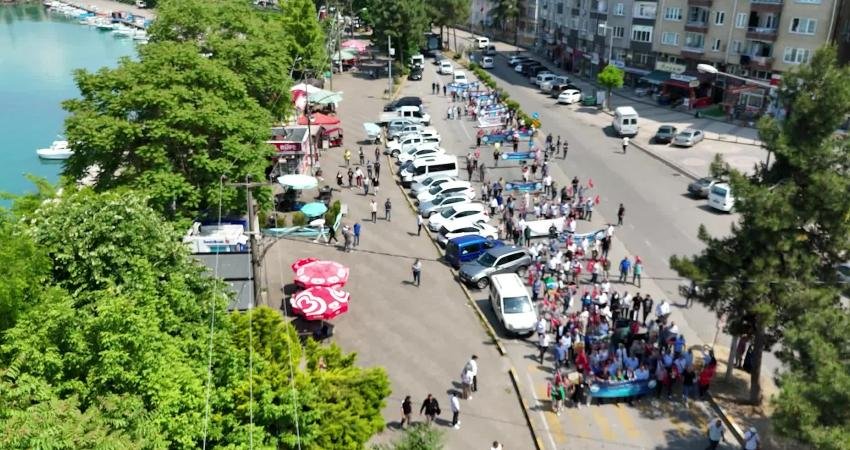 Giresun’un Tirebolu ilçesinde Harşit Vadisi Platformu öncülüğünde düzenlenen yürüyüşte vatandaşlar,