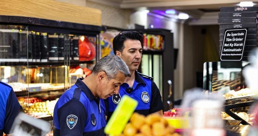 Gölbaşı Belediyesi Zabıta Müdürlüğü ekipleri Kurban Bayramı öncesi ilçedeki esnafa