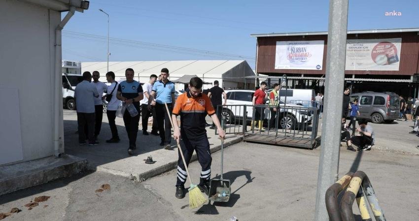 İstanbul Büyükşehir Belediyesi'nin kurban kesim alanlarında bayramdan önce başlattığı temizlik