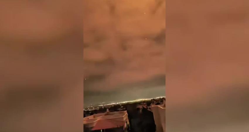 İsrail-İran savaşında üçüncü gece tarafların füze saldırıları ile devam ediyor.