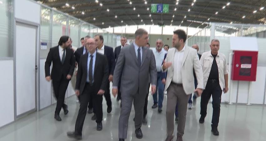 Belediye personeli ve bürokratlarla bayramlaşan İzmir Büyükşehir Belediye Başkanı Cemil