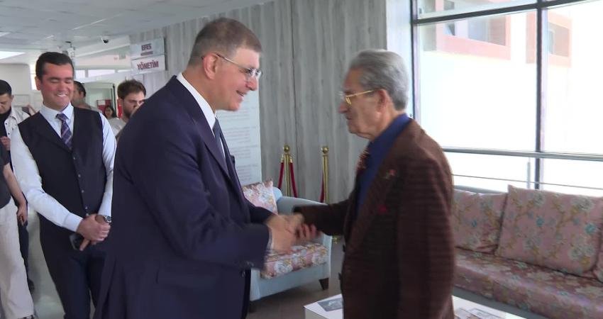 İzmir Büyükşehir Belediye Başkanı Cemil Tugay, İzmir Büyükşehir Belediyesi’ne bağlı